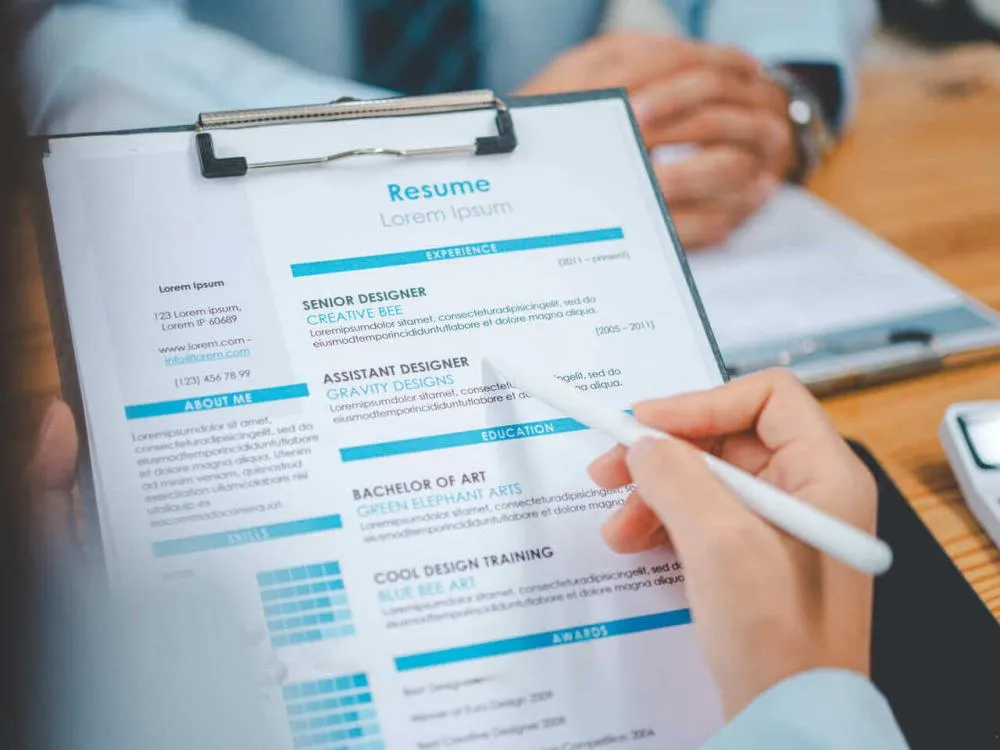7 Erros no Currículo que Fazem Empresas Internacionais Ignorarem Seu Perfil (Mesmo com Experiência)